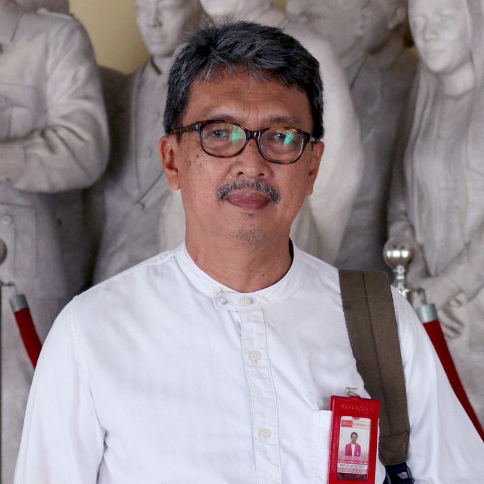 Drs. Ute Chairuz M. Nasution, M.S.