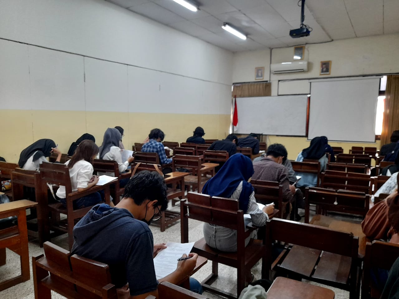 Setelah 2 Tahun Daring, Kini Prodi Administrasi Bisnis Untag Surabaya Melaksanakan ETS Secara Luring