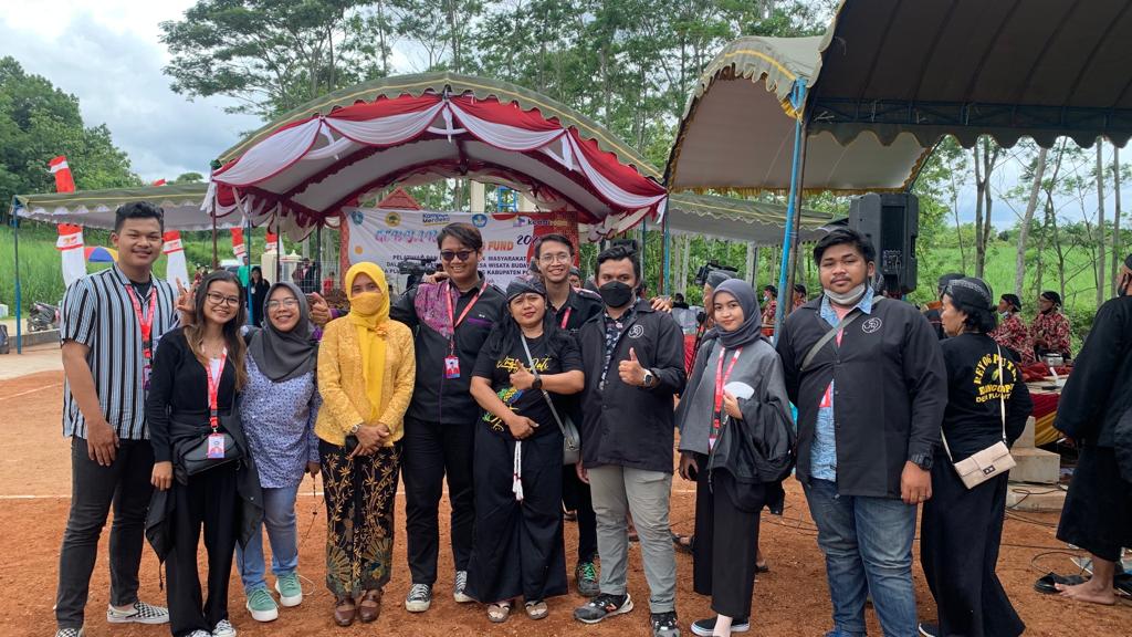 Claritha Angaline, Kembangkan Ekonomi Kreatif Warga Plunturan, Kab. Ponorogo dalam Program Wira Desa