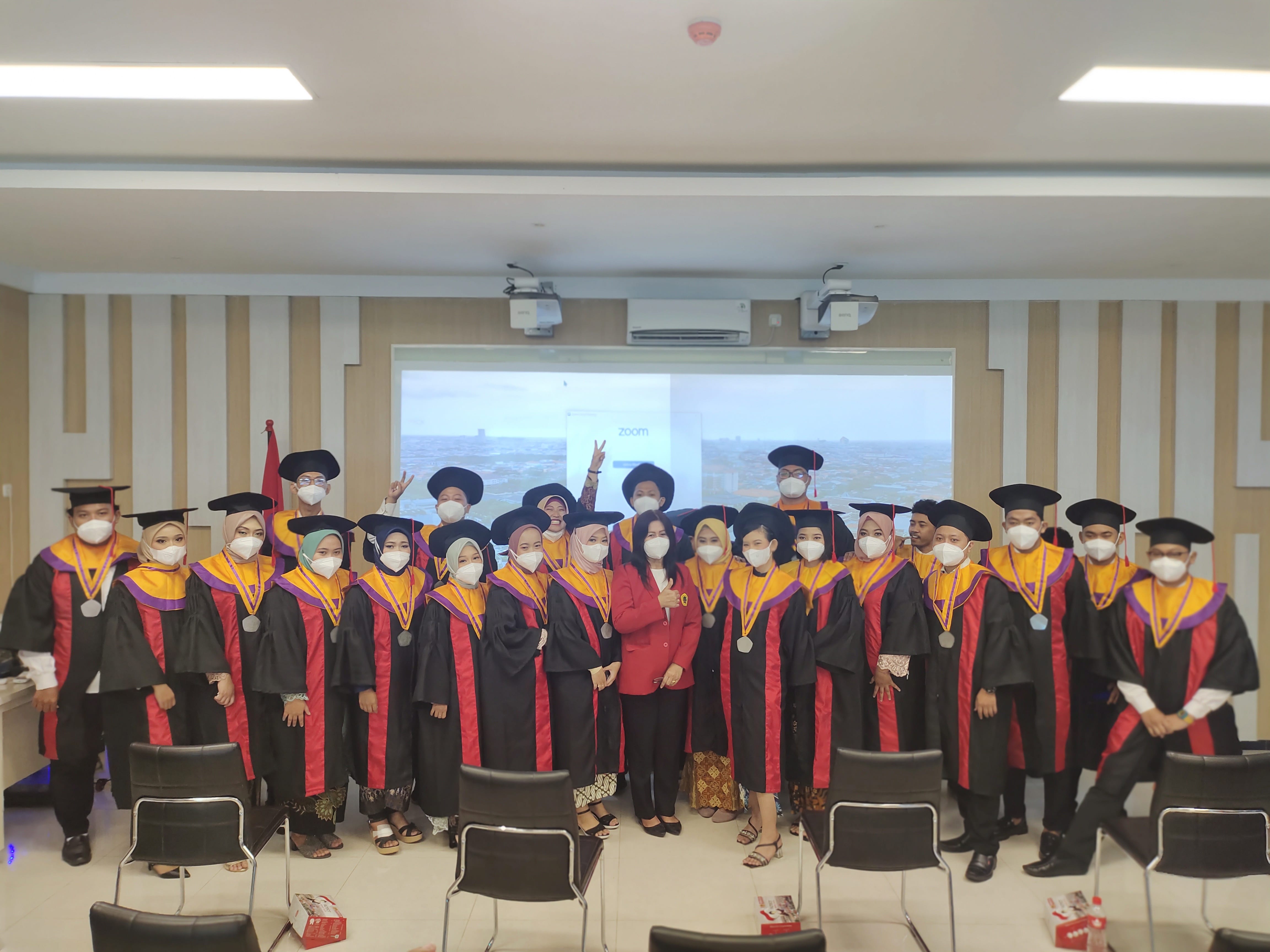 Luring Terbatas, 28 Wisudawan Prodi Adbis Menjadi Bagian dari Wisuda Ke-124 Untag Surabaya