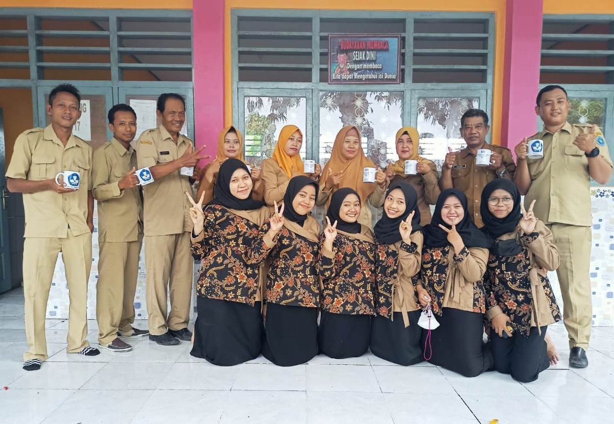 Nimas Dewi Meningkatkan Keterampilan Membaca Siswa SDN 2 Talunrejo  melalui Program Kampus Mengajar