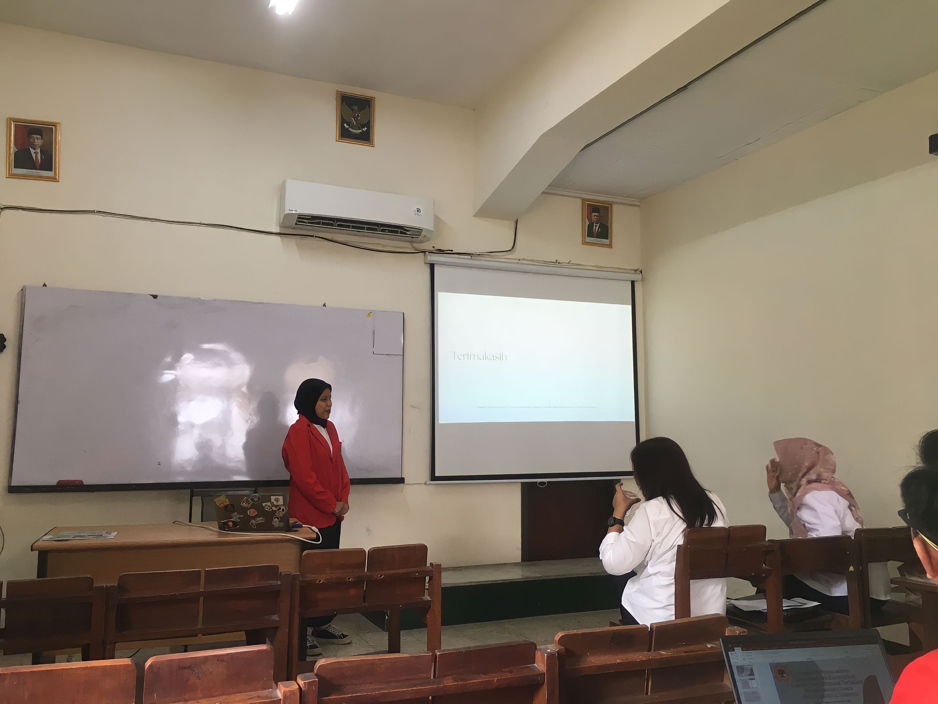  155 Mahasiswa Prodi Adbis Mengikuti Gelaran Seminar Proposal Skripsi di Secara Luring 